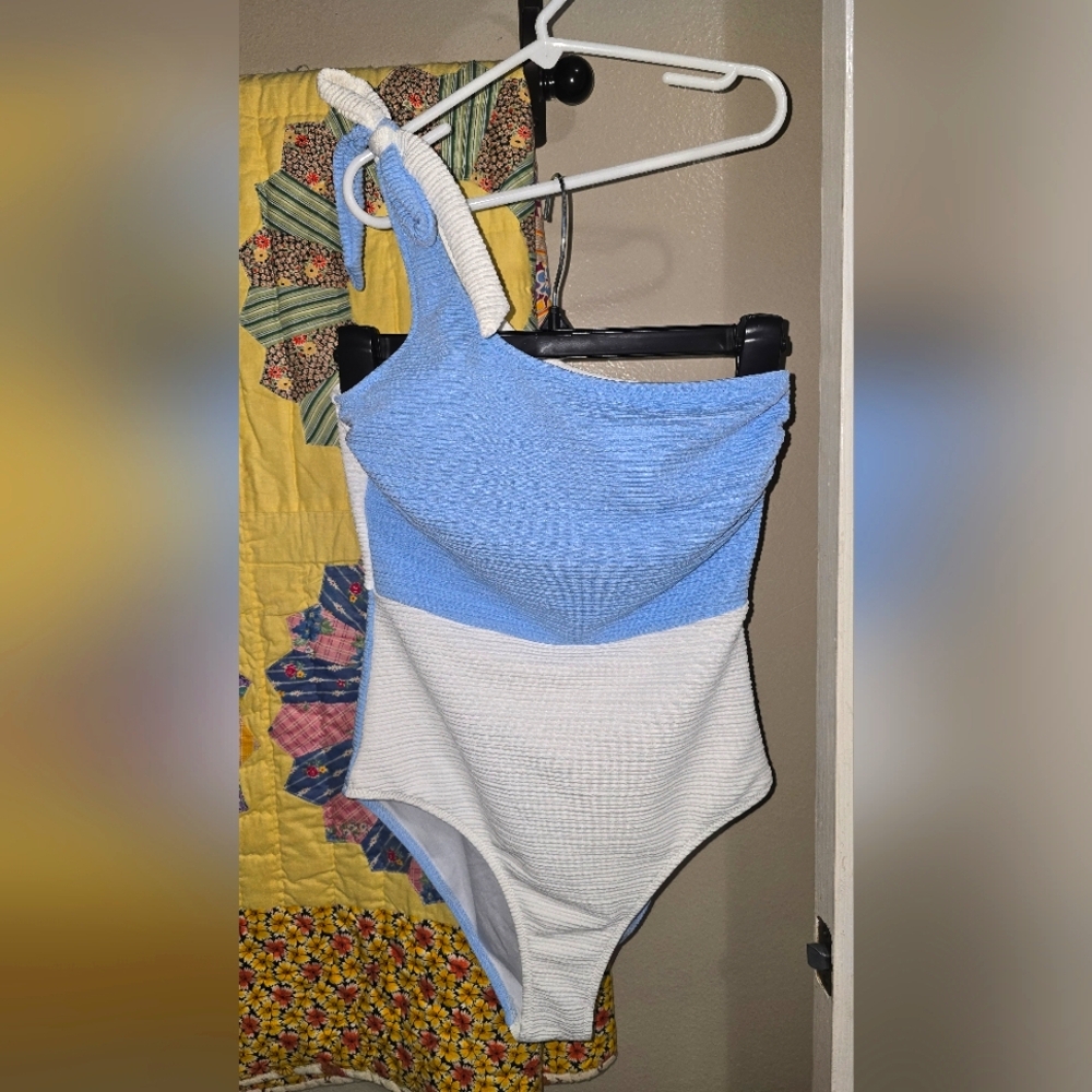 CUPSHE One Piece Swimsuit in Blue and White